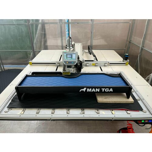 Столик для грузовика на торпеду MAN TGA TGL XXL Шир. каб Синяя экокожа Синий ромб