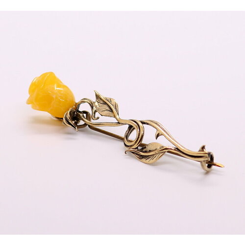 Брошь Yantar-shop янтарь белый в бронзе 550₽