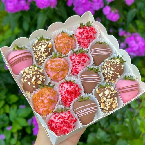 Клубника в шоколаде Композиция в коробке 