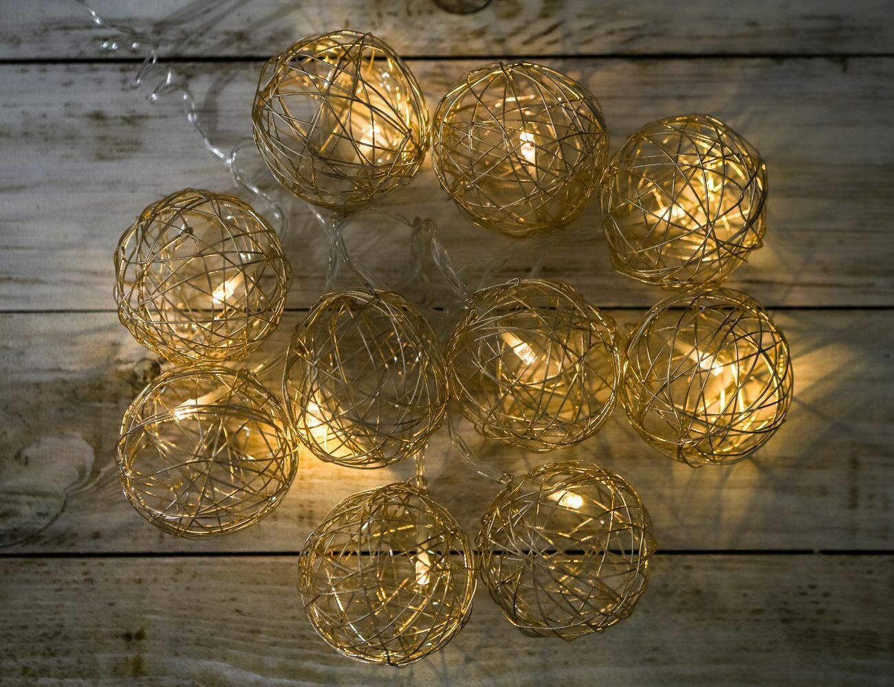 Декоративная гирлянда шарики 'рейо' золотая 10 тёплых белых LED-огней 165 см прозрачный ПВХ батарейки Koopman International AMZ130340