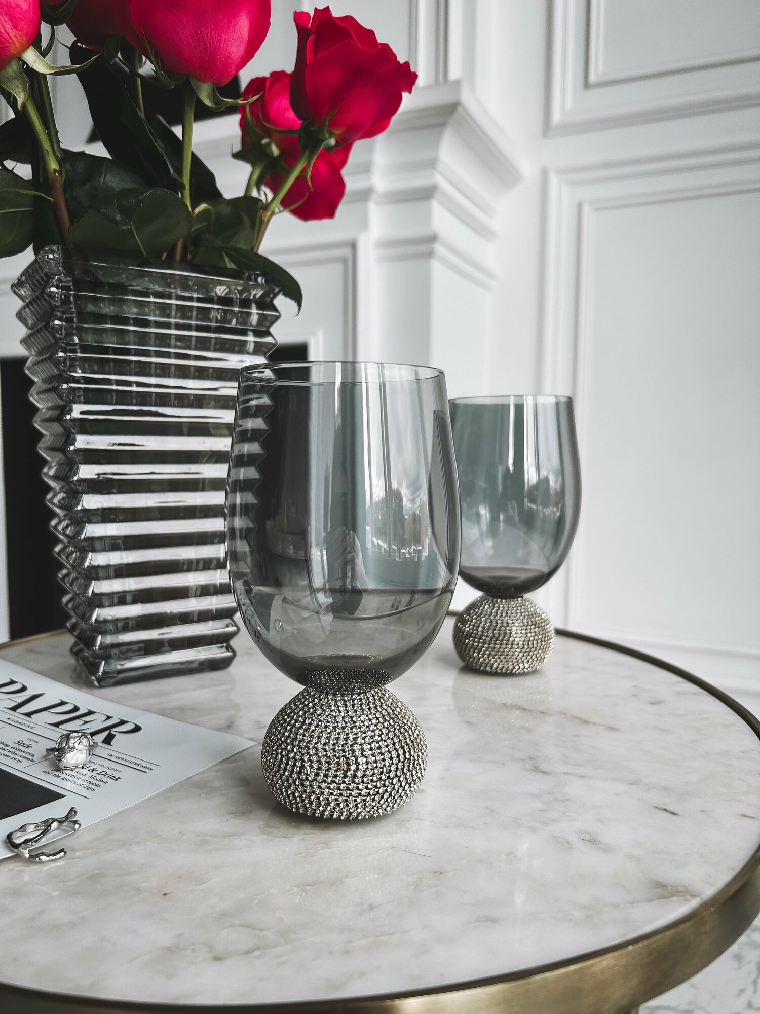 фото Серый бокал для вина со стразами Crystal love