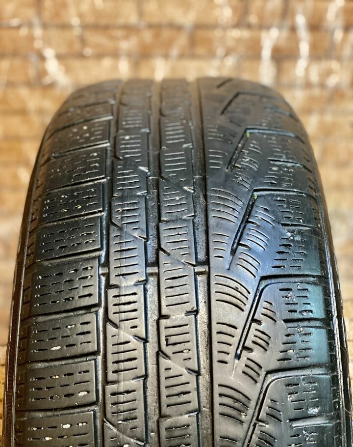 Pirelli Winter Sottozero 210 Serie II 225/50 R18