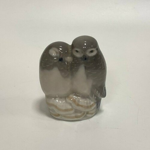 Коллекционная фарфоровая статуэтка 