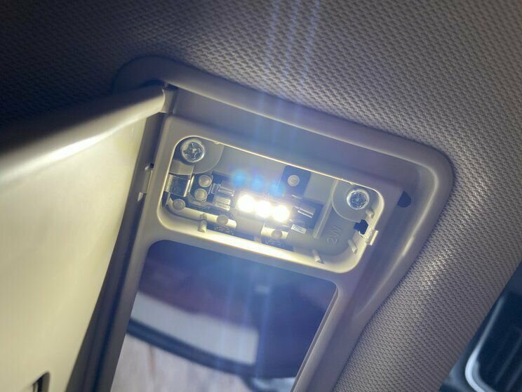 Автомобильная светодиодная лампа в освещение космет. зеркал, подсветке солнцезащитных козырьков NeTuning F-3s35f28, белый 5000К, 40 Лм, 0.5 Вт, 2 шт