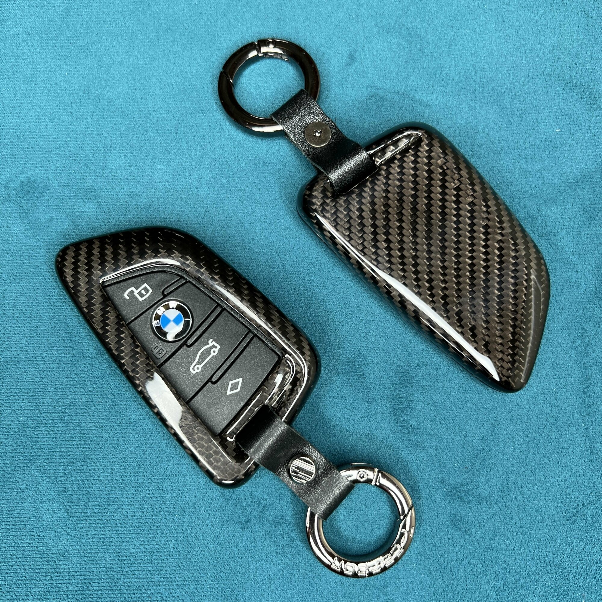 Чехол для ключа BMW G серии из карбона с брелком / Чехол на ключ БМВ G01 G02 G05 G06 G07 G20 G30 G11 G14/G15/G16 F15 F85 F16 F86