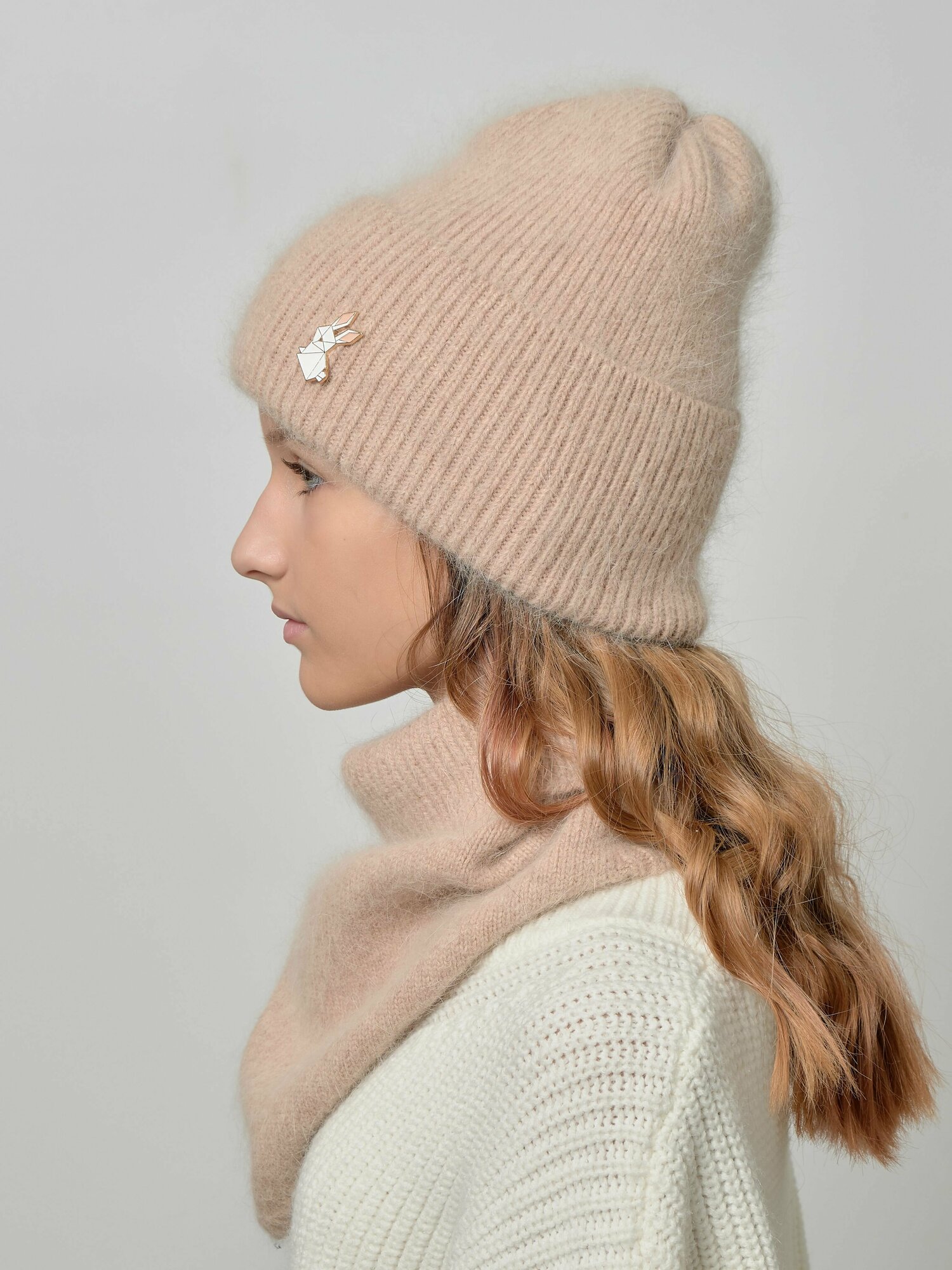 Комплект с головным убором Андерсен Осень-зима 2023 для девочек, 2 предмета, размер 54-56, бежевый — фото 1