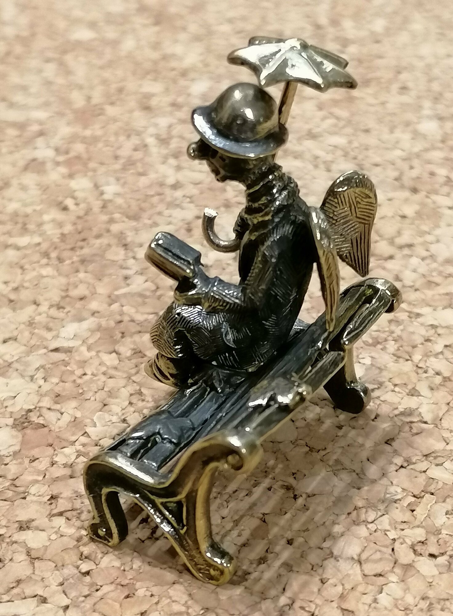 Фигурка Петербургский ангел на спинке скамейки — фото 1