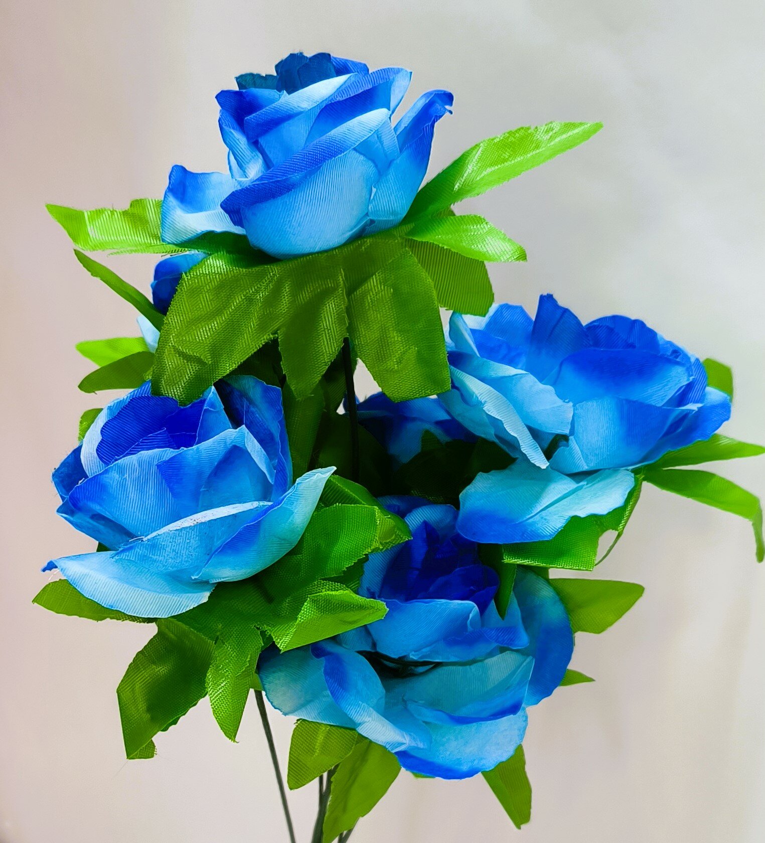 Роза синяя, 1 стебель высотой 40см, на каждом 6 бутонов диаметром 9 см