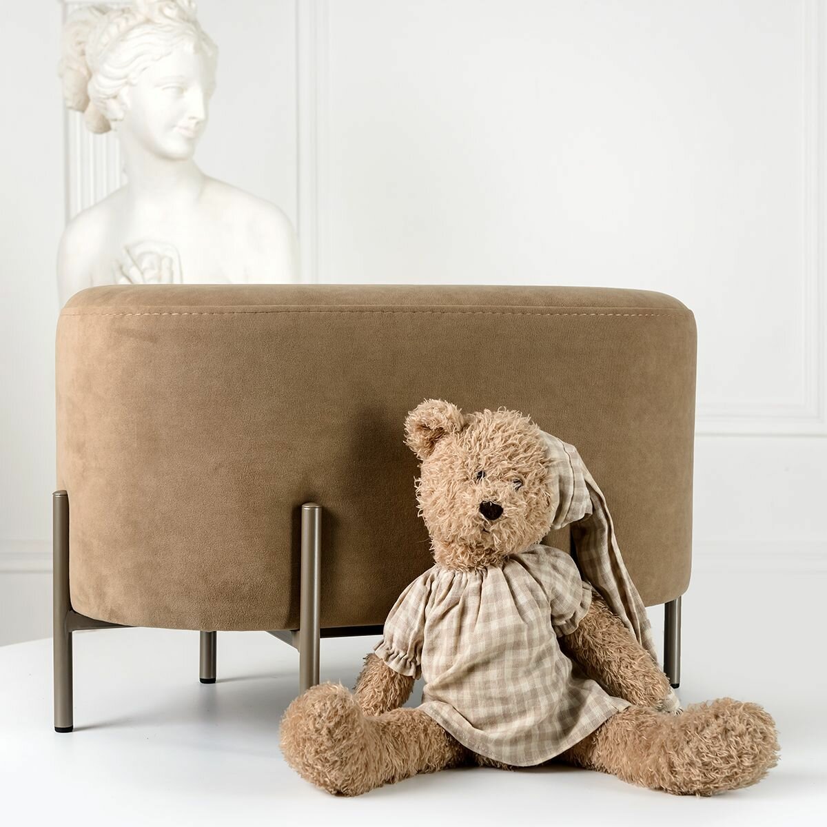 фото Банкетка в прихожую SAMOYLOV MEBEL Овальный пуф в гостиную, спальню в стиле бохо. Бархатный велюр, 60*40*35