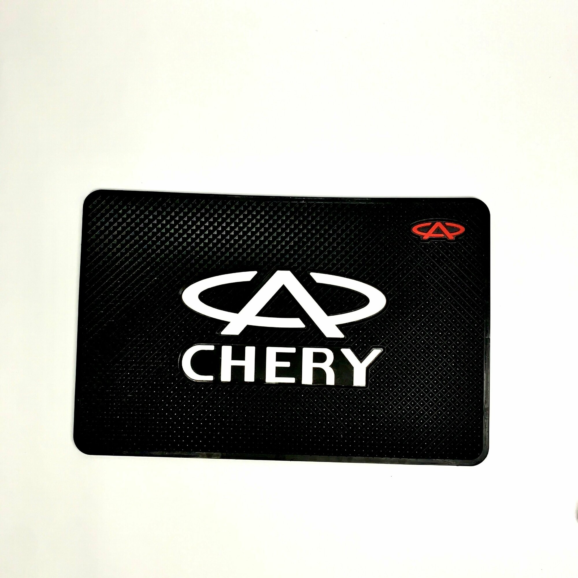 Противоскользящий коврик с логотипом автомобиля Chery/Чери на приборную панель/на торпедо авто