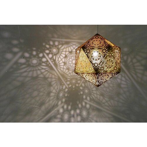 Металлический теневой светильник резной с проекцией на стены потолок сталь малый размер 25 см. Золотой 15