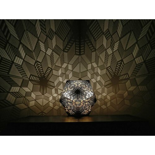 Металлический теневой светильник резной с проекцией на стены потолок сталь малый размер 25 см. Золотой 18