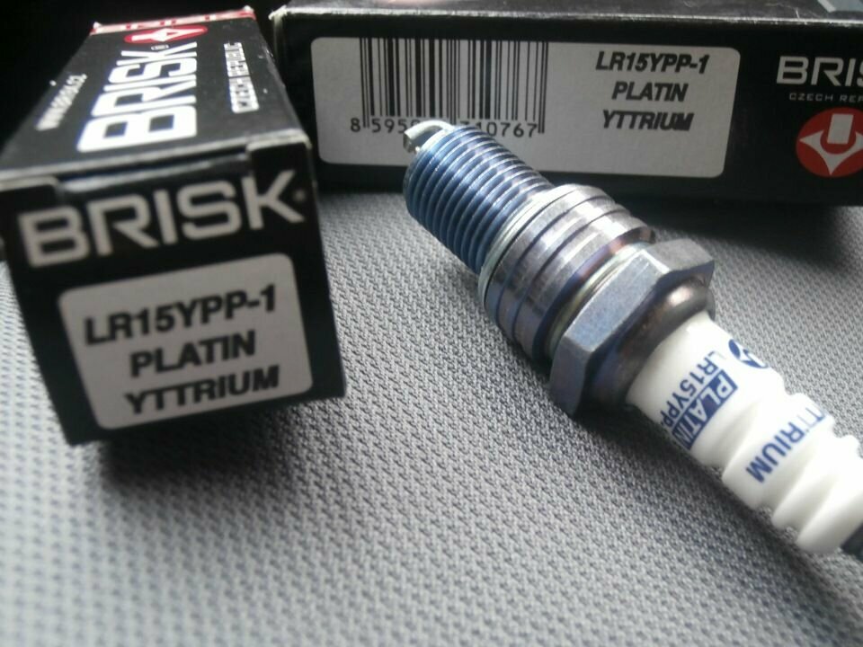 Свеча зажигания Brisk LR15YPP-1