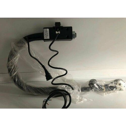 Держатель бокового зеркала левый 402.8201131