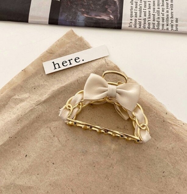 Заколка крабик для волос, метал золотой с бежевой лентой и бантиком — фото 1