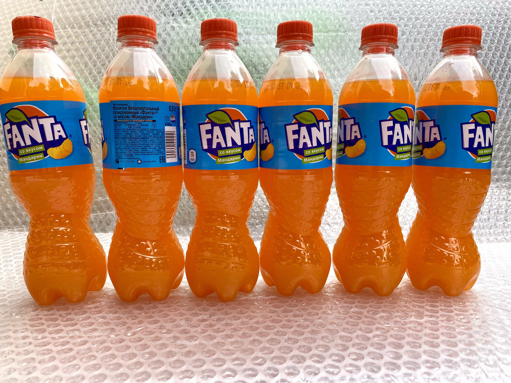 Газированный напиток Fanta (Фанта) со вкусом мандарин. 6 штук по 0.5 л - фотография № 2