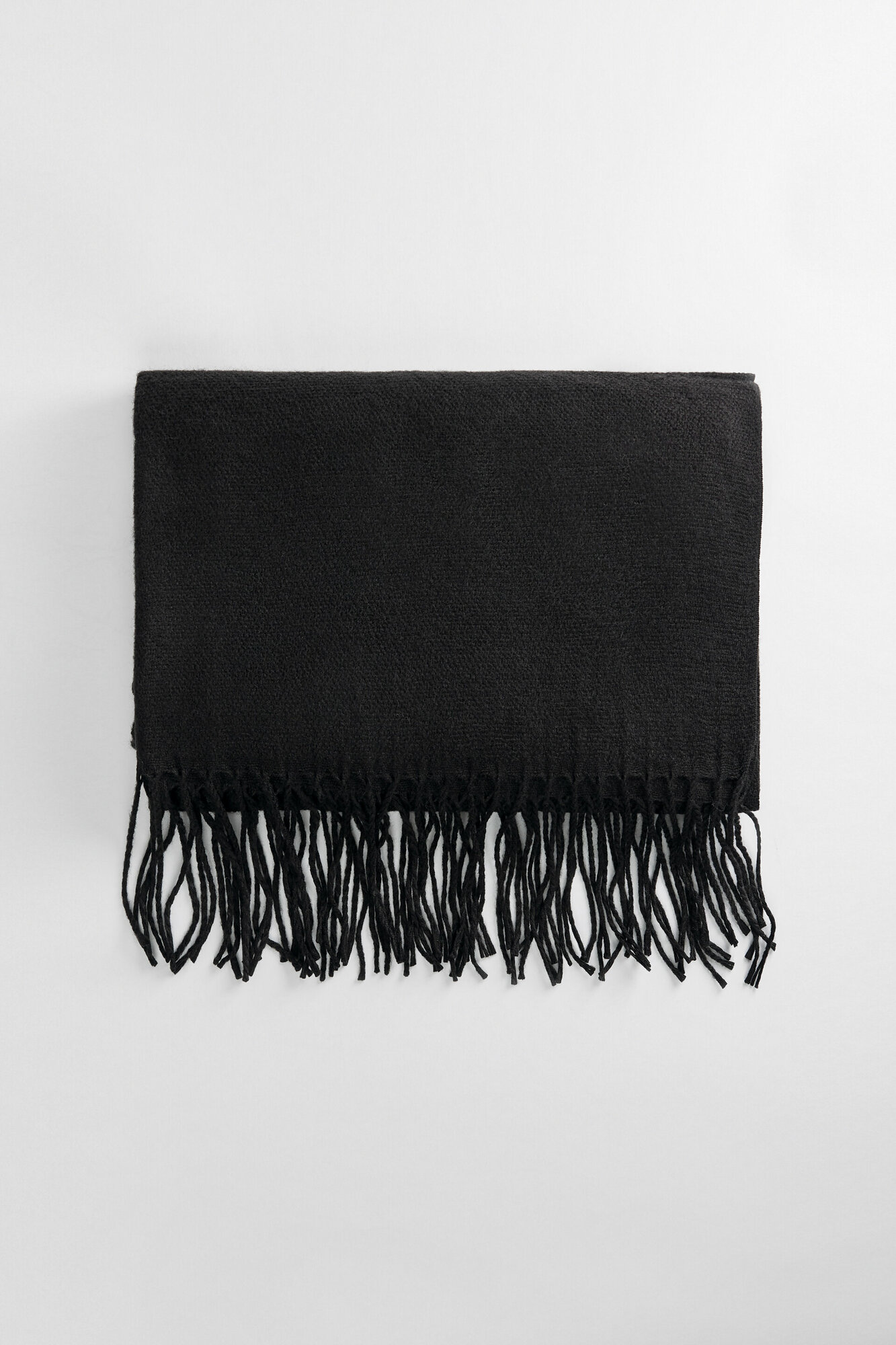 фото Шарф мужской Befree Шарф тонкий однотонный с длинной бахромой 2349015001-50-70*180cm черный размер 70*180cm2349015001-50