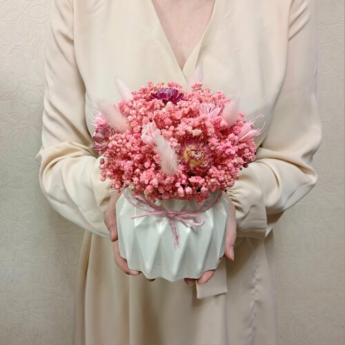 Композиция с гипсофилой в вазе