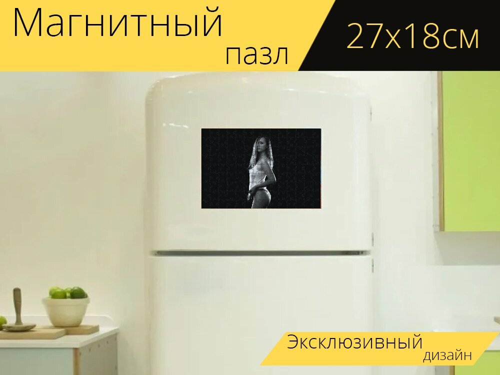 Магнитный пазл "Мода, девушка в майке, черный фон" на холодильник 27 x 18 см.