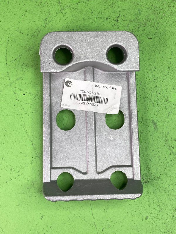 фото Кронштейн крыла ! правого/левого задн. \Volvo FH/FM, RVI Magnum DXI