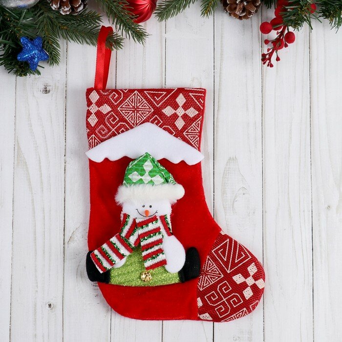 Носок для подарков Зимнее волшебство "Снежный дом", Снеговик, 18,5х26 см, красный