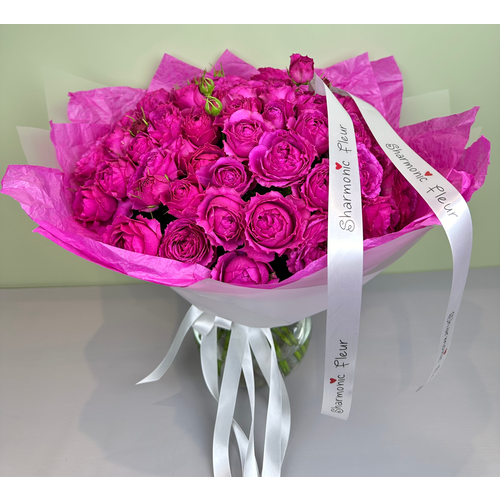 Цветы живые букет из 29 малиновых кустовых роз "Искушение" от Sharmonic Fleur