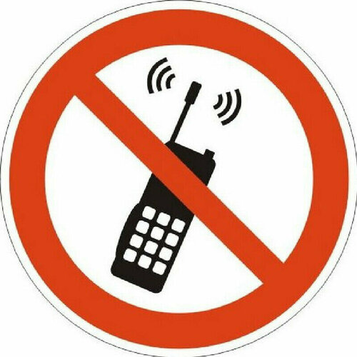Информационная табличка Знак безопасности P18 Запрещается пользоваться мобильным телефоном, плёнка, 200х200 5 шт.