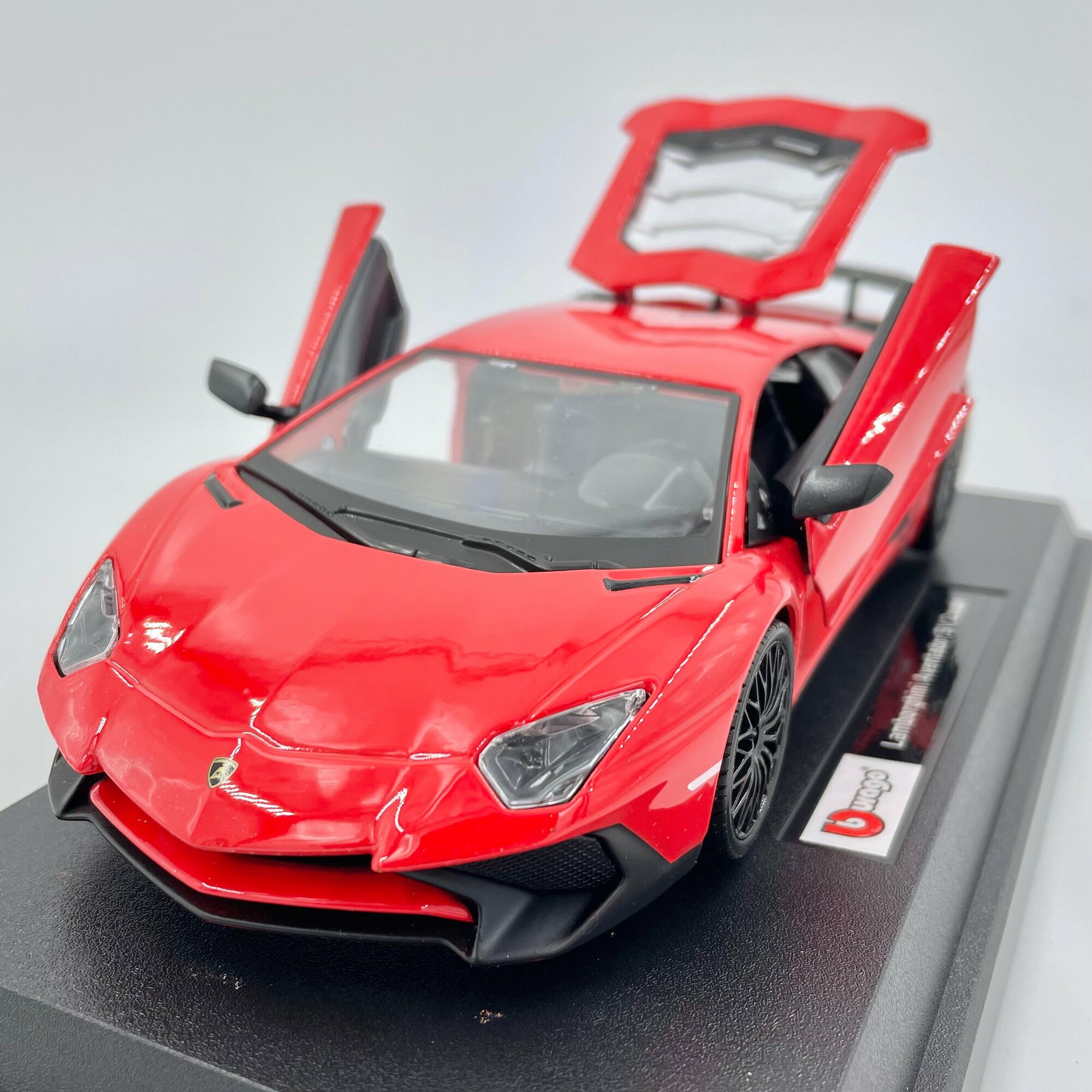 Bburago машинка металлическая 1:24 Lamborghini Aventador sv Coupe арт.18-21079