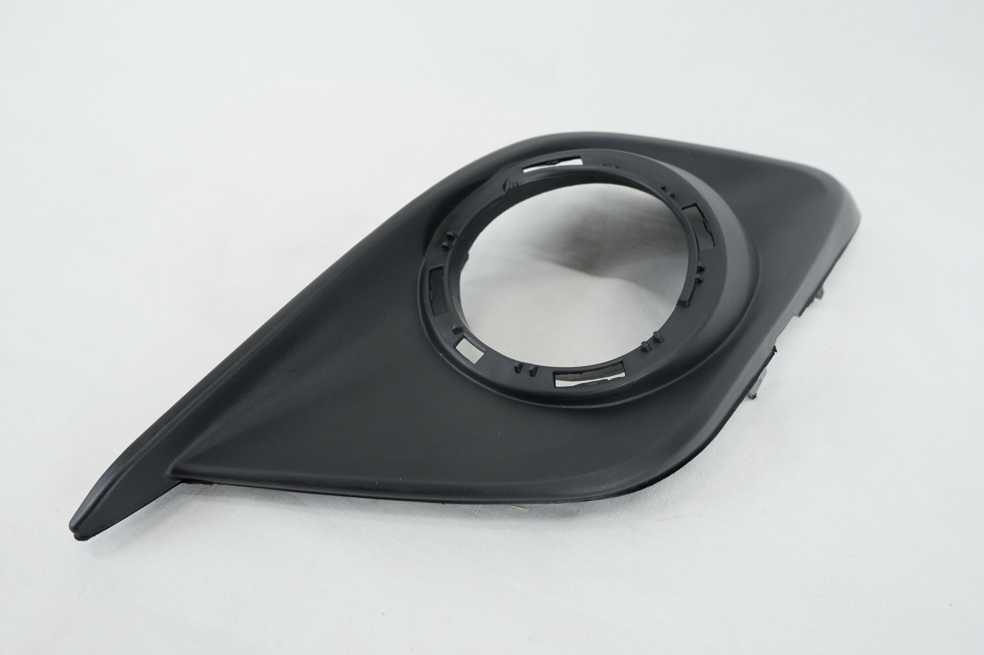 Окантовка противотуманной фары левая Mazda 3 3 BM 2013-2016 BJE150C21A — фото 5