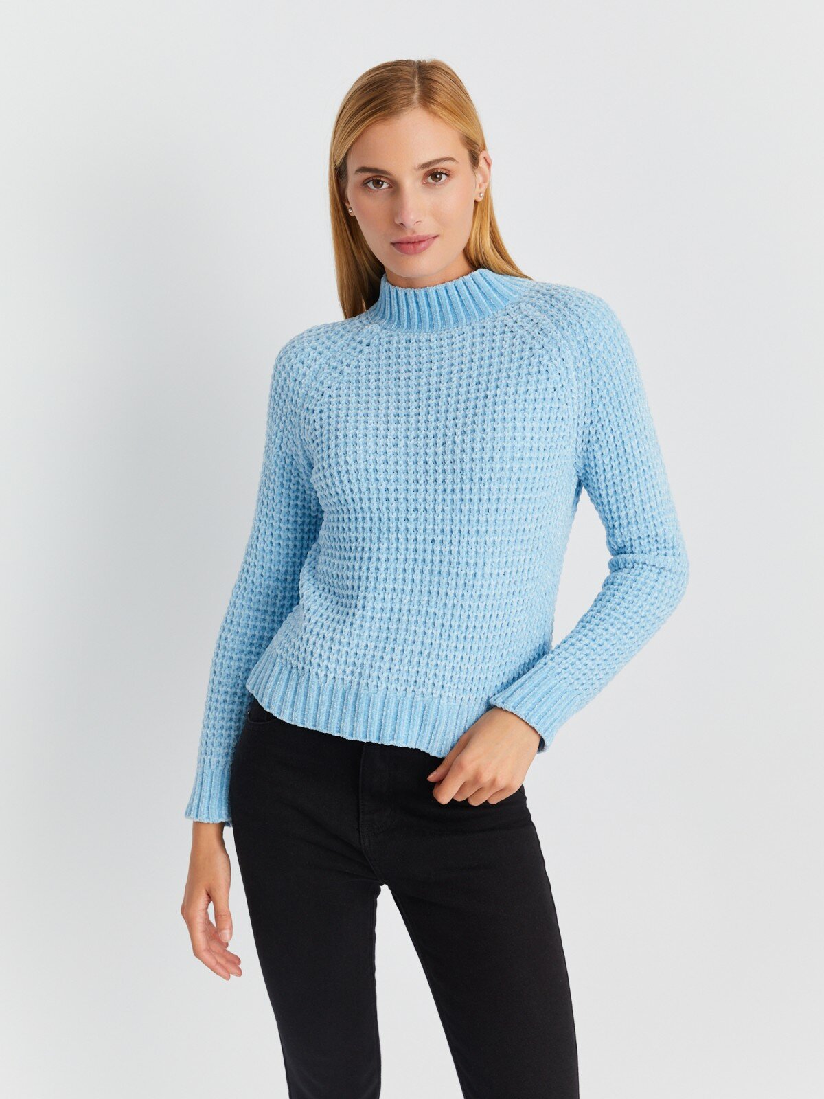 Вязаный свитер из бархатистой пряжи с воротником-стойкой цвет Светло-голубой размер S
