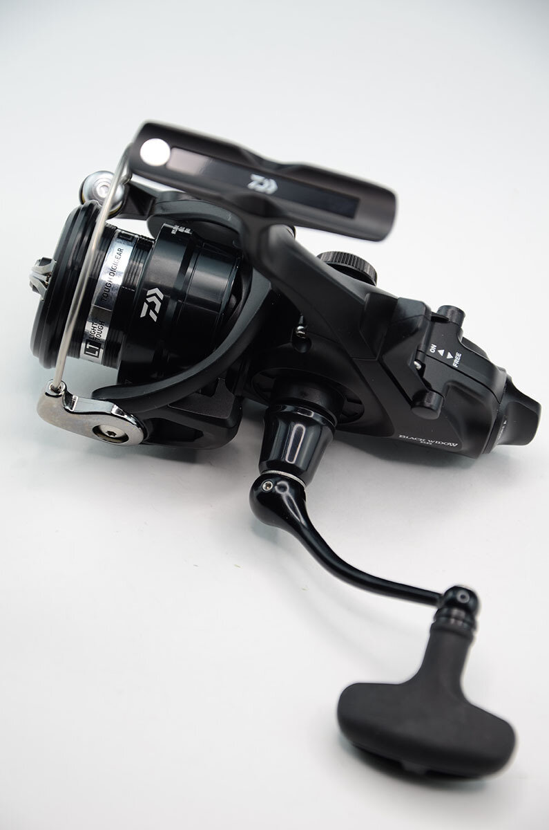 Катушка Daiwa 19 BLACK WIDOW-BR LT 2500, с байтранером