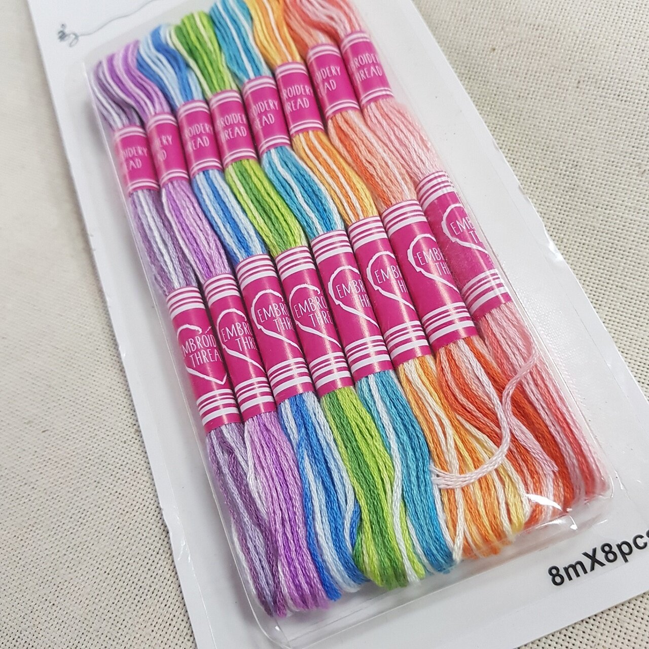 "Мулине" - многоцветный набор ниток для вышивания 8 штук по 8 метров