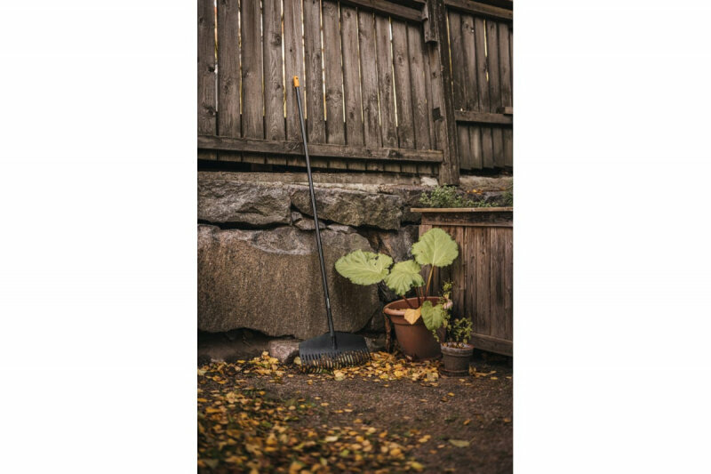 Грабли для листьев в сборе Fiskars Solid L - фотография № 3