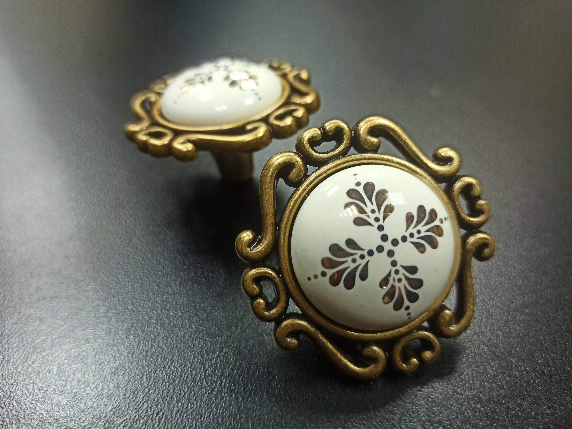Ручка мебельная кнопка цвет: бронза с керамикой золотой рисунок Комплект из 2 шт. SETE