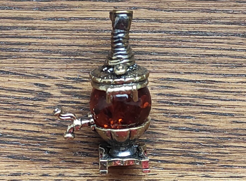 Бронзовая фигурка с янтарем - самовар С сапогом малый — фото 1