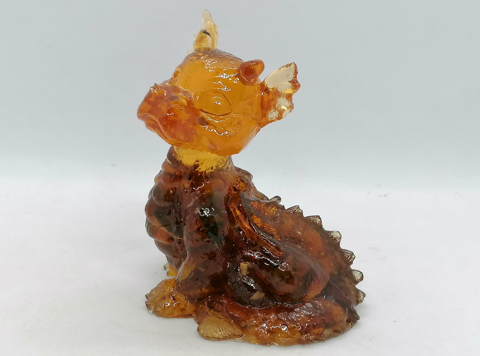 Янтарная фигурка "дракоша-бычок " — фото 1