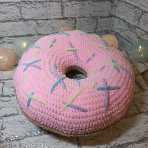 Декоративная подушка- пончик розовый