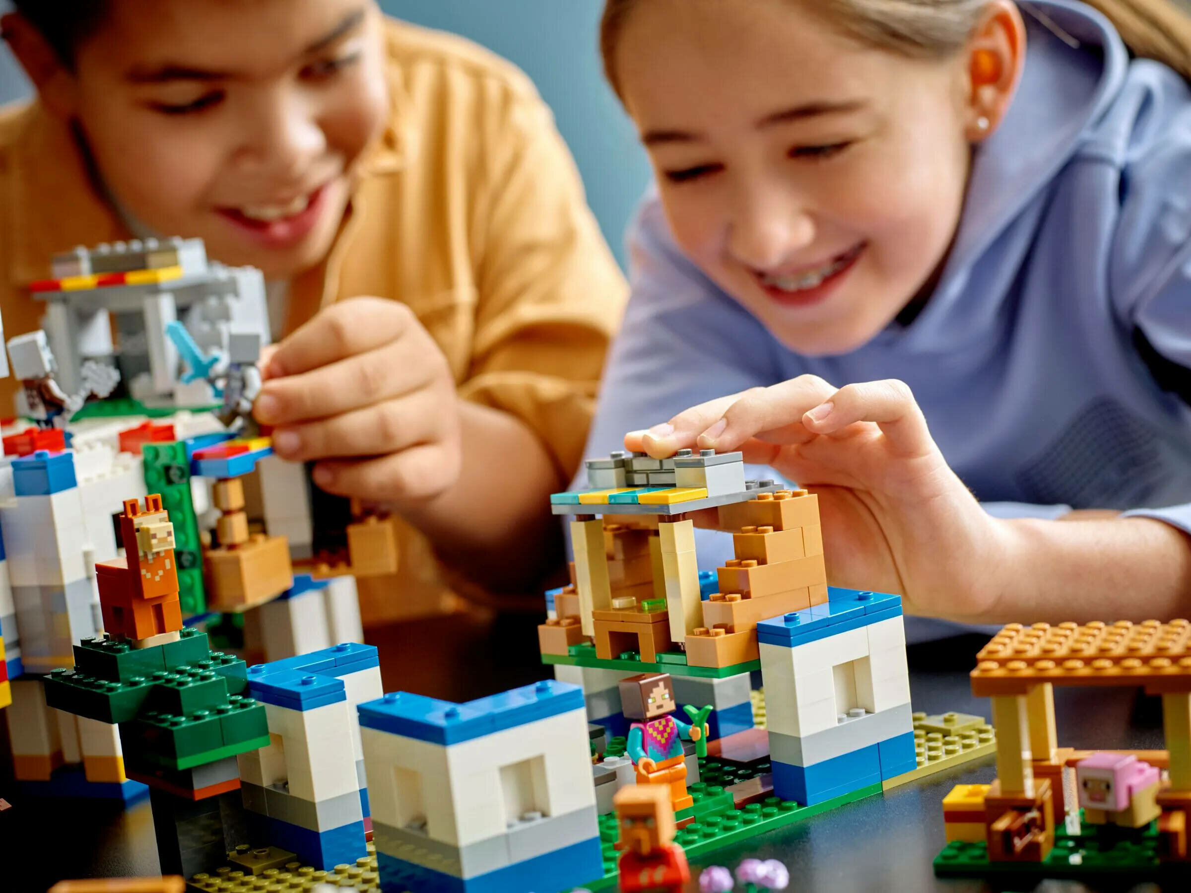 Конструктор LEGO Minecraft "Деревня лам" 21188 - фото №3