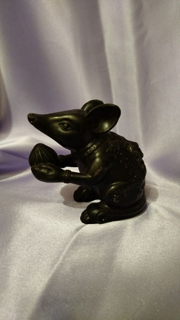 Мышь из камня с резьбой на спине Статуэтка — фото 1