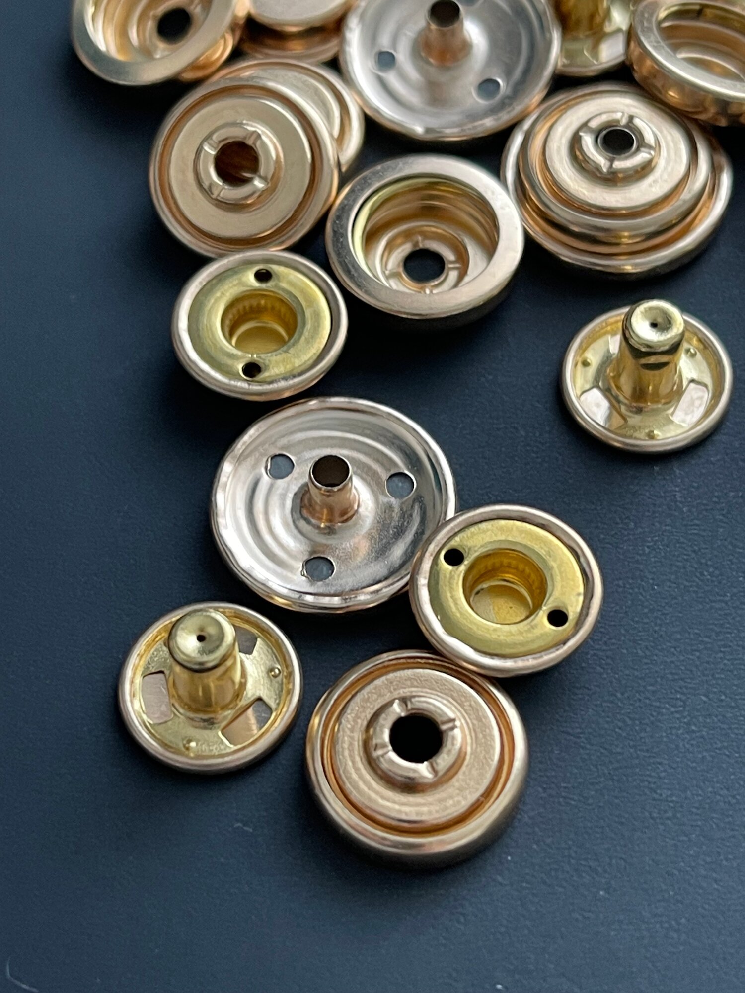 Кнопки для одежды Дельта 501 из латуни 17 мм комплект 10 шт, золотистые — фото 1