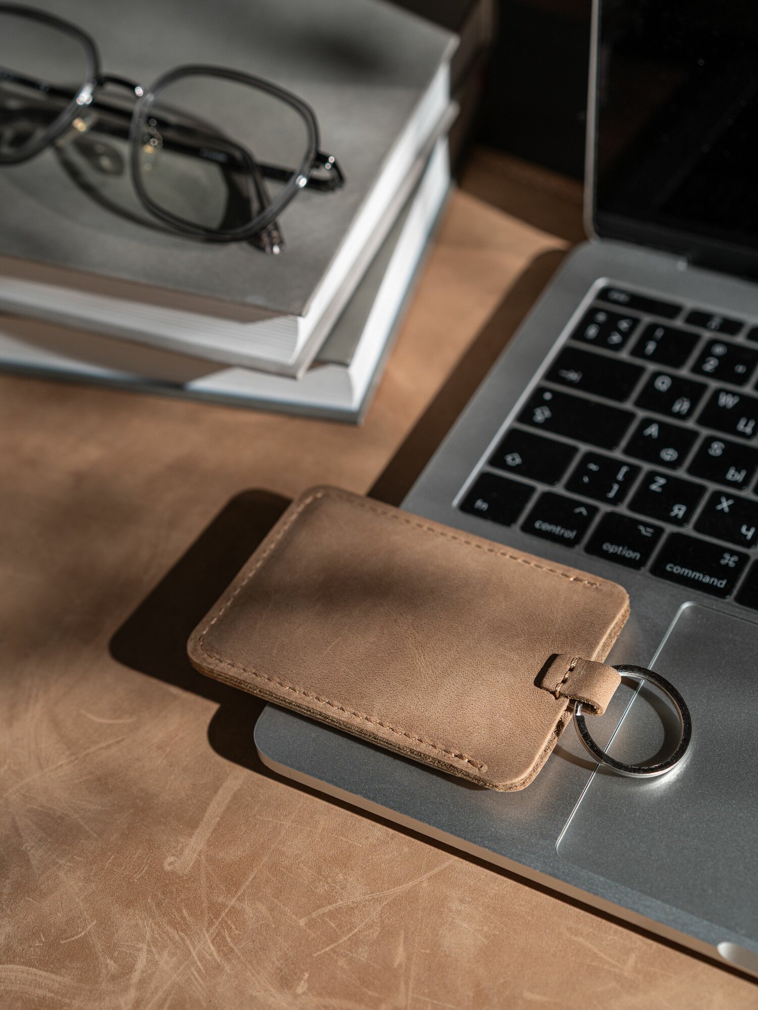 Кожаный чехол бейдж для пропуска/Картхолдер из натуральной кожи — фото 1