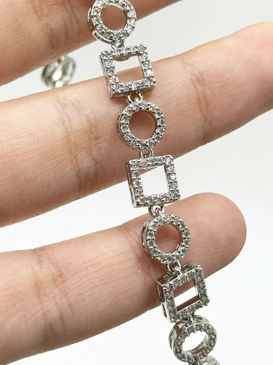 Браслет-бэнгл, фианит