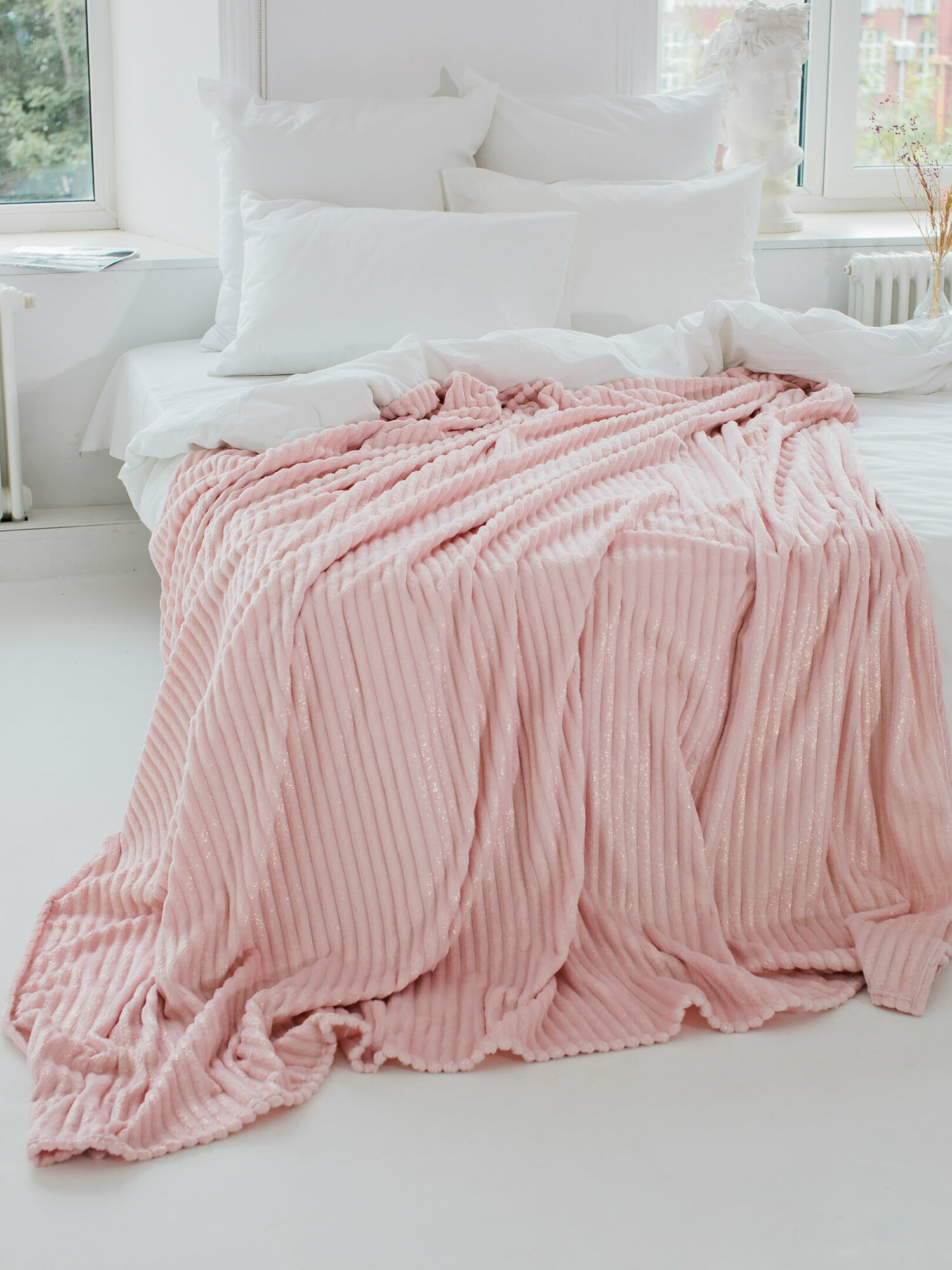 Плед велсофт на диван, покрывало на кровать, 200х220, Розовый - фотография № 12