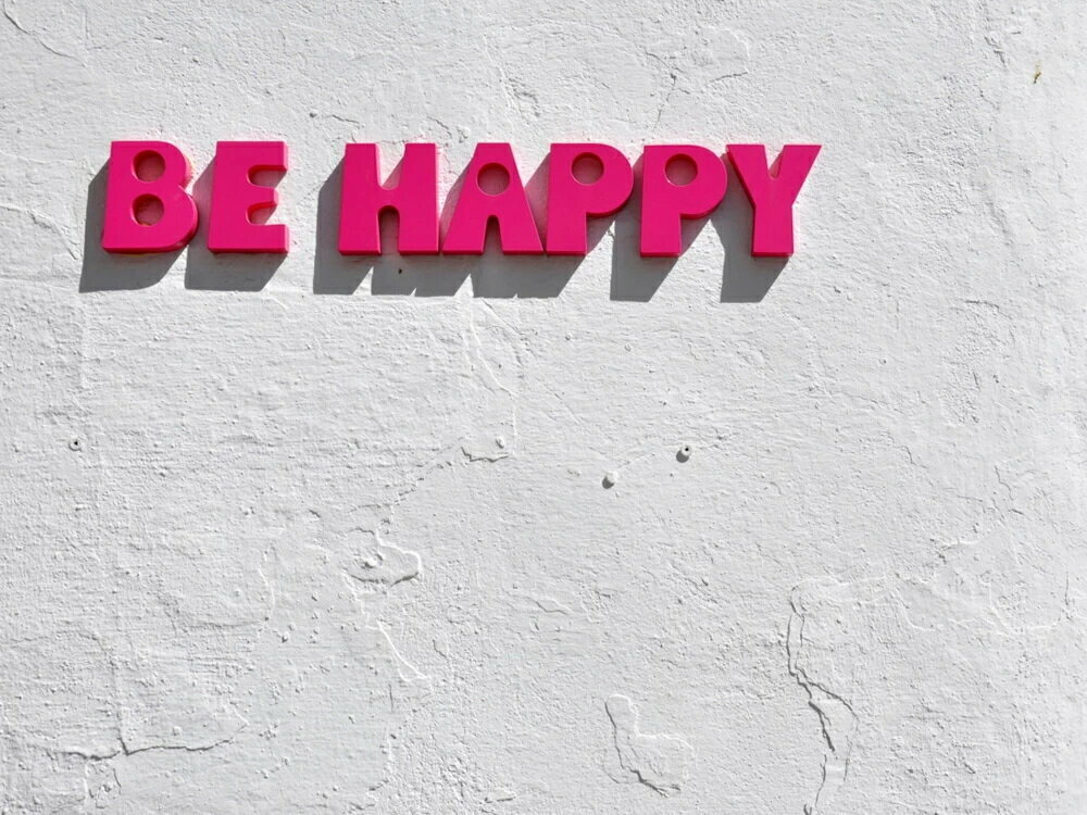 Плакат, постер на бумаге Motivation: Be Happy/Надпись: Будь счастлив/искусство/арт/абстракция/творчество. Размер 21 х 30 см