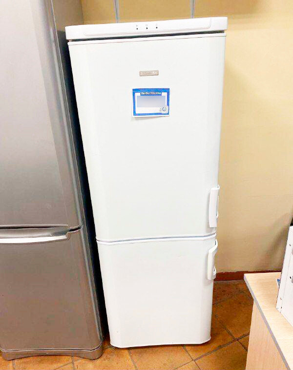 Холодильник Electrolux ERB 30091 W