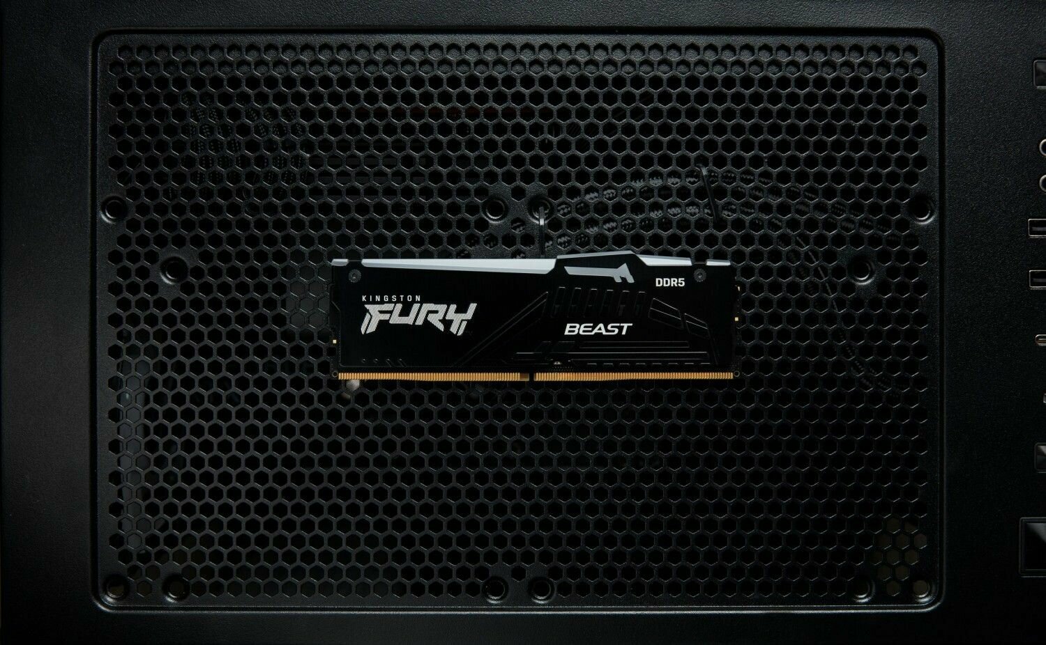 Оперативная память Kingston FURY Beast RGB DDR5 5600 МГц DIMM CL40 KF556C40BBA-8