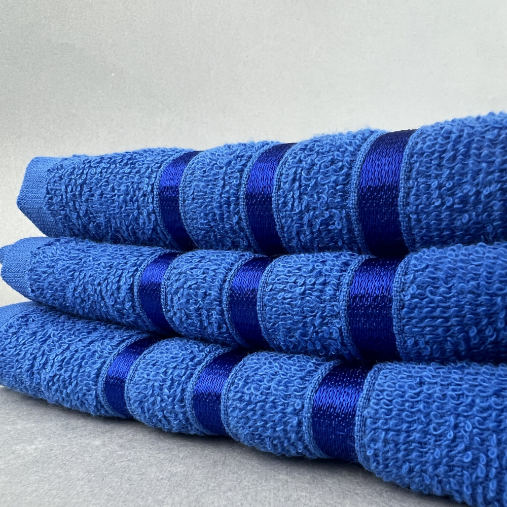 Полотенце банное махровое подарочное с именем Олег синий 30*60 см - фотография № 3