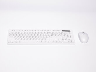 Беспроводная клавиатура и мышь, русско-английская, белая