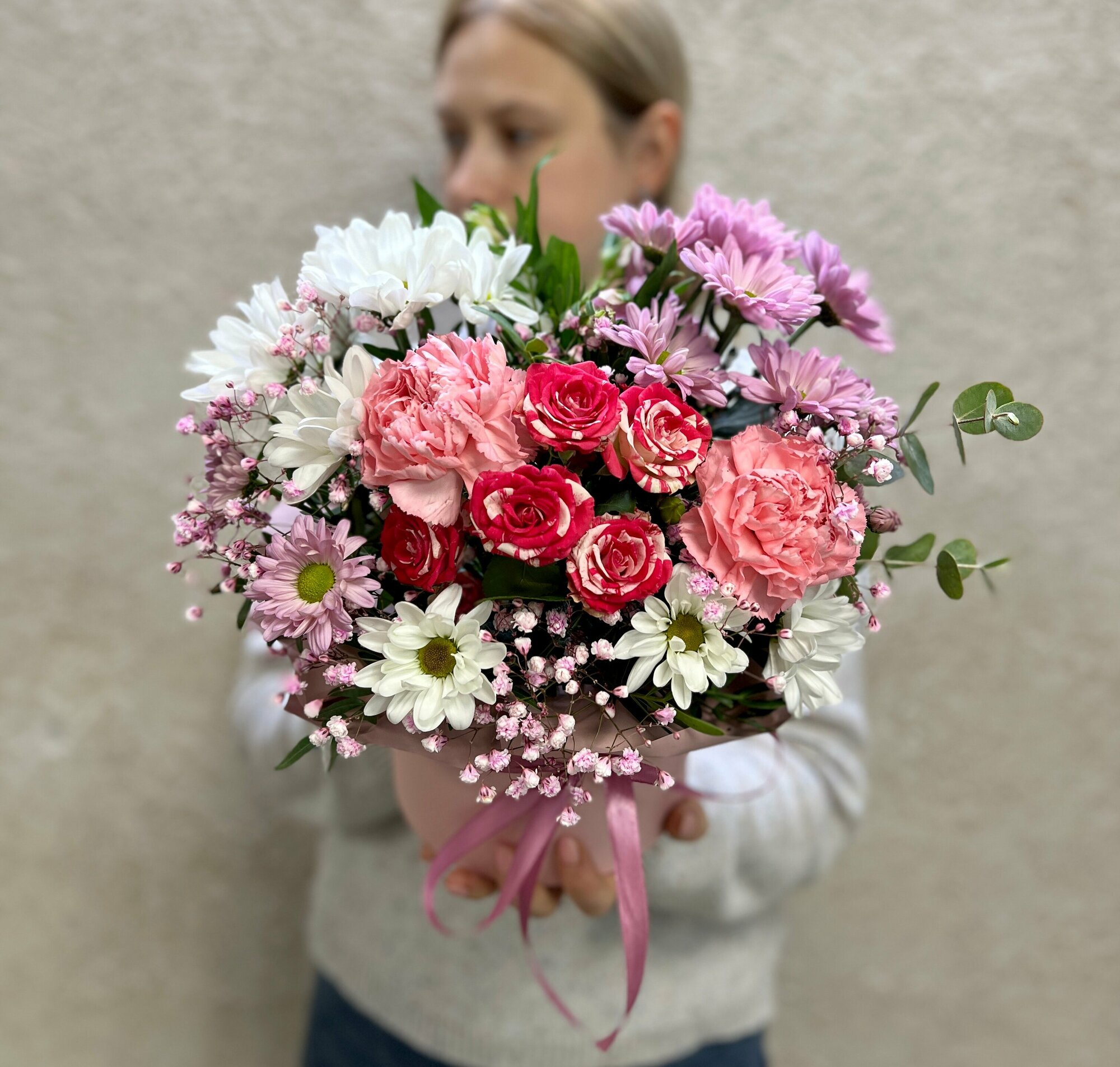 Свежие цветы в коробке "ОкЦветОк"