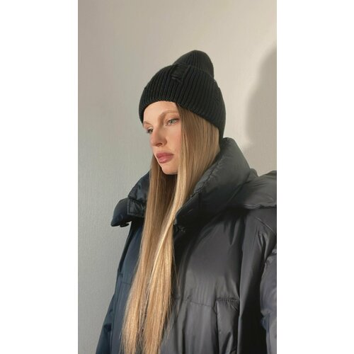 фото Шапка бини шапка вязанная черная женская рваный стиль, размер универсальный, черный нет бренда